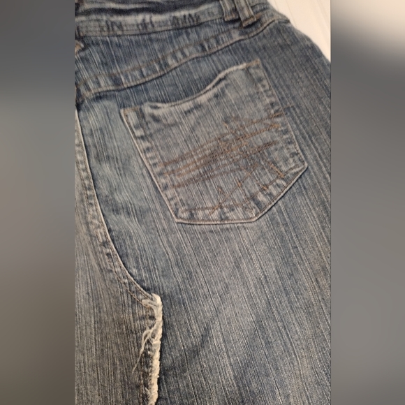 MUDD Y2K Distressed Frayed Denim Jean Maxi Skirt SZ 9 - Picture 3 of 9